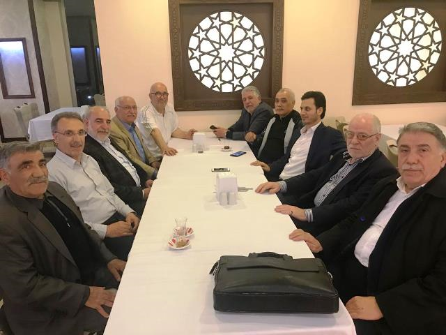 Sağdan sola:Mehmet Doğan,İhsan Tetikçi,Abdulkerim Kavaz,Ahmet S.Yurtsever,Abdullah Polat,İhsan Kılıç,Mahmut varol,Basri Yaşar,Salih Akverdi,Naci Terzi